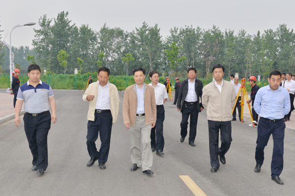 丰县县政府领导陪同参观丰县中等专业lewin乐玩校园